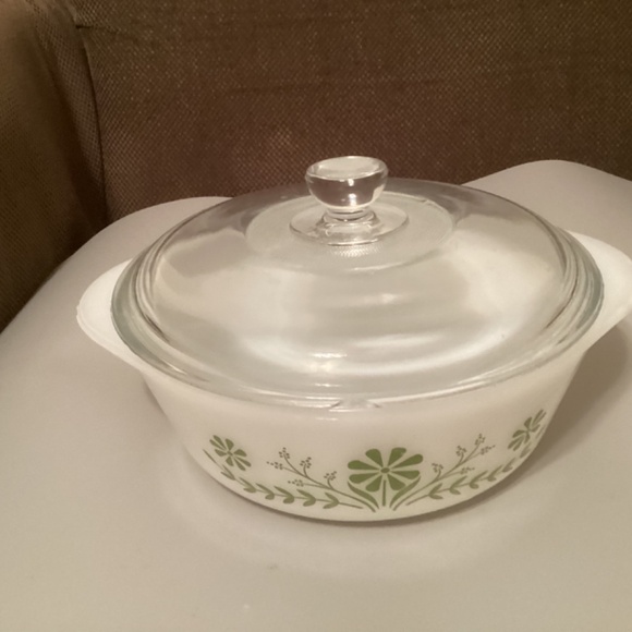 Vintage Daisy Casserole - Picture 3 of 7